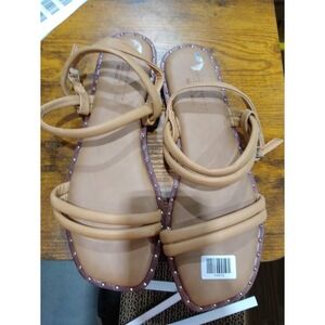 CUSHIONAIRE Women's Virgo flat sandal +Memory Foam